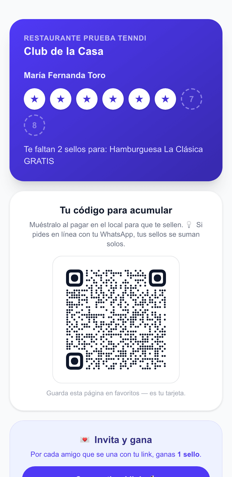 Tarjeta de lealtad de Tenndi en un celular con sellos, premio y código QR